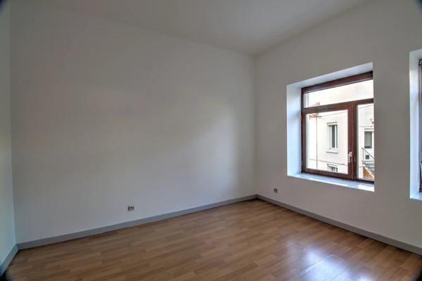 Location                                                      Appartement
                        
                     3 pièces                      84 m2                     à Saint-Chamond