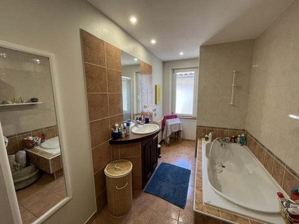 Maison à louer 1 200 € CC Labastide-St-Pierre 4 p 126 m² DPE B