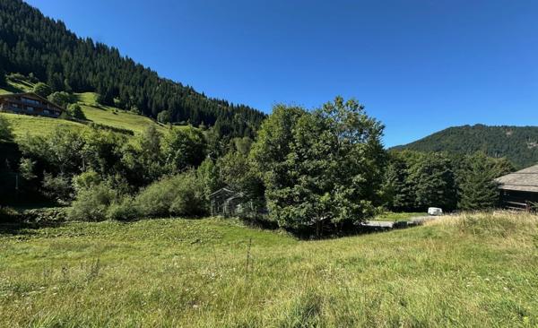 LA CLUSAZ (74) TERRAIN CONSTRUCTIBLE A VENDRE - 770 M2