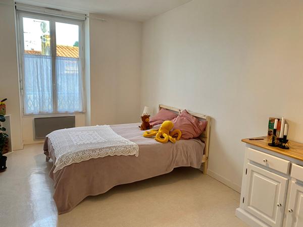 Appartement Niort 2 pièce(s) 230 m2