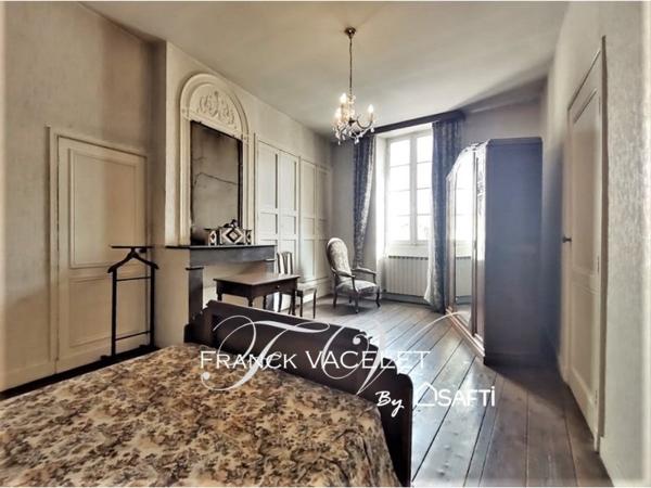 Maison de ville de 165m2 avec garage, courette et grande terrasse