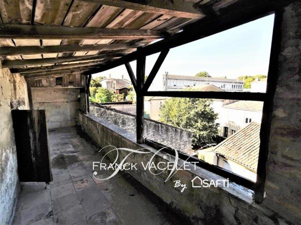 Maison de ville de 165m2 avec garage, courette et grande terrasse
