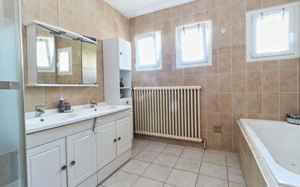 Maison à vendre    5 pièces •  Saint-Symphorien-d'Ozon