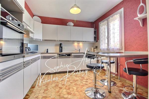 Maison d'habitation sur sous-sol total de 6 pièces avec 5 chambres, garage et terrain