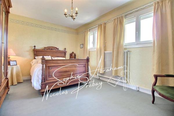 Maison d'habitation sur sous-sol total de 6 pièces avec 5 chambres, garage et terrain