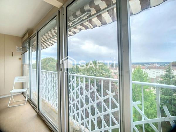 Vue avec un grand balcon