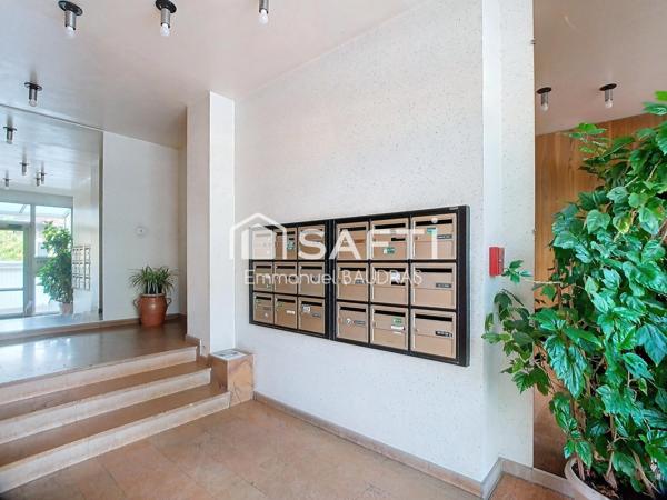 Vue avec un grand balcon