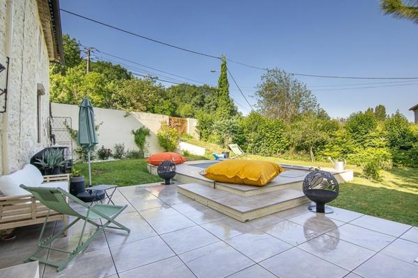 Ancienne ferme rénovée avec revenu locatif, piscine et dépendances – Villegouge