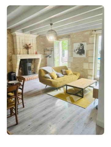 Ancienne ferme rénovée avec revenu locatif, piscine et dépendances – Villegouge