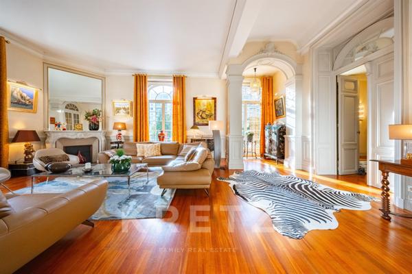 Appartement haussmannien de 352 m2 avec piscine au cœur de la Bourgogne