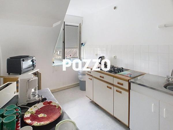 IMMEUBLE CENTRE-VILLE - 3 APPARTEMENTS - 1 LOCAL COMMERCIAL - SAINT HILAIRE DU HARCOUET