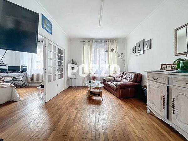 IMMEUBLE CENTRE-VILLE - 3 APPARTEMENTS - 1 LOCAL COMMERCIAL - SAINT HILAIRE DU HARCOUET