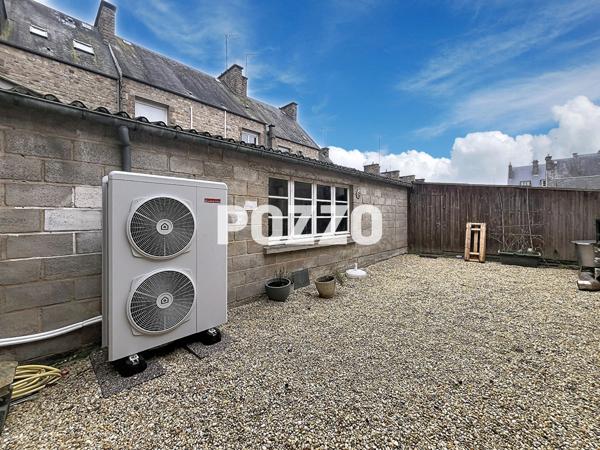 IMMEUBLE CENTRE-VILLE - 3 APPARTEMENTS - 1 LOCAL COMMERCIAL - SAINT HILAIRE DU HARCOUET
