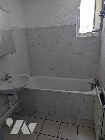 APPARTEMENT EN DUPLE X 2 CHAMBRES   CAVE GARAGE