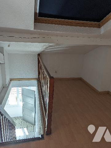 APPARTEMENT EN DUPLE X 2 CHAMBRES   CAVE GARAGE