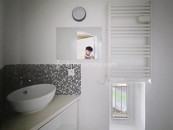 Location                                                      Appartement
                        
                     2 pièces                      44 m2                     à Clermont-Ferrand