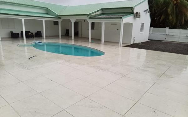 Maison à louer    4 pièces • 100 m2 Morne-à-l'Eau