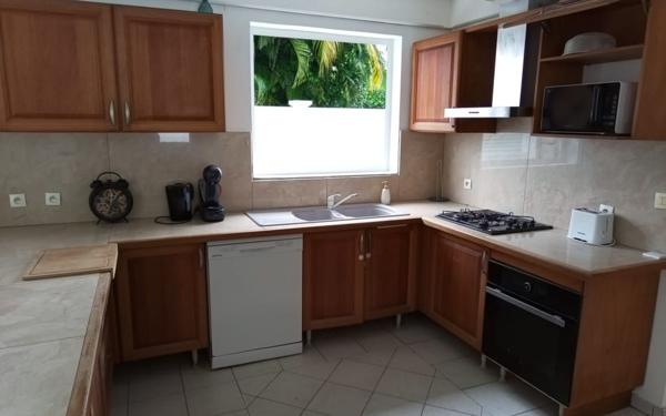Maison à louer    4 pièces • 100 m2 Morne-à-l'Eau