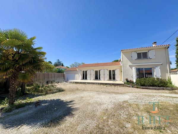 Maison principale + maison d'amis et grand Jardin