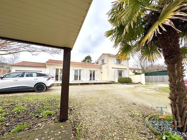 Maison principale + maison d'amis et grand Jardin