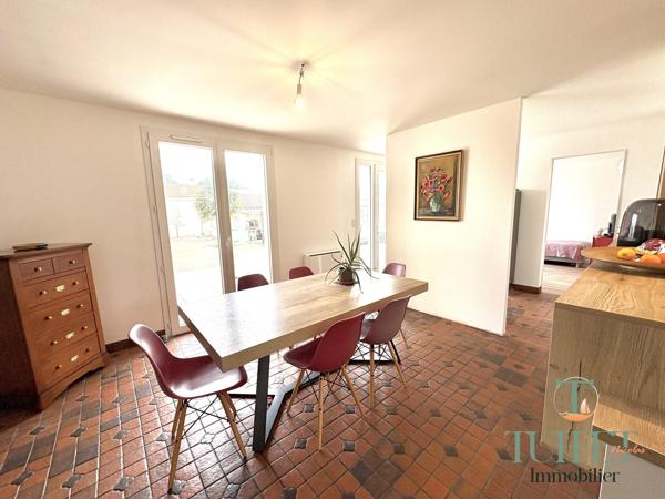 Maison principale + maison d'amis et grand Jardin