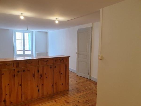 Appartement rénové en 2023 au cœur de Voiron – 60 m², idéal investisseur !