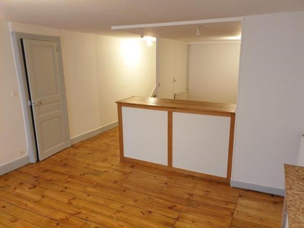 Appartement rénové en 2023 au cœur de Voiron – 60 m², idéal investisseur !