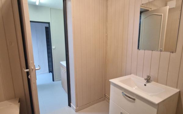 Immeuble à vendre    3 pièces • 111 m2 Saint-Quentin