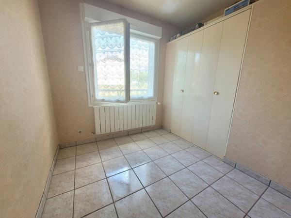 APPART loué 500€ (3 chambres + garage + verdure)