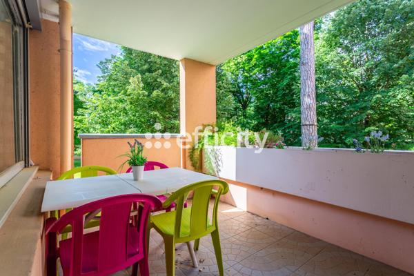 Appartement
         3 pièces
        - 83 m² 300 000 € *