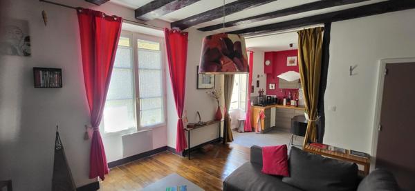 Centre La Roche Posay, bel immeuble 3 appartements