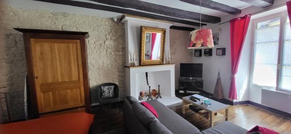 Centre La Roche Posay, bel immeuble 3 appartements