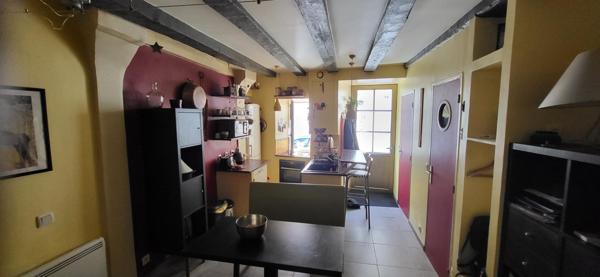 Centre La Roche Posay, bel immeuble 3 appartements