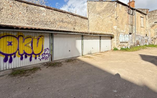 Stationnement à louer    12 m2 Orléans