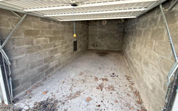 Stationnement à louer    12 m2 Orléans