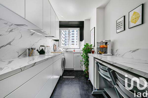 Appartement 3 pièces de 70 m² à Paris (75015)