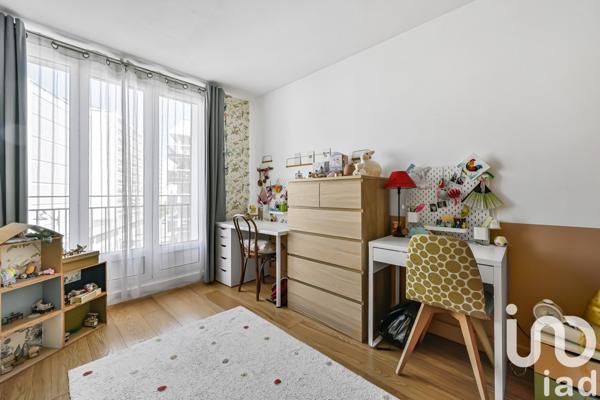 Appartement 3 pièces de 70 m² à Paris (75015)
