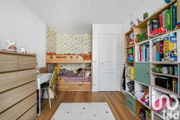 Appartement 3 pièces de 70 m² à Paris (75015)