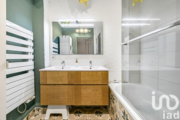 Appartement 3 pièces de 70 m² à Paris (75015)