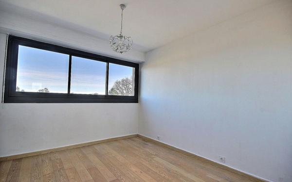 Appartement à vendre    3 pièces • 76,69 m2 Pau
