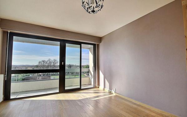 Appartement à vendre    3 pièces • 76,69 m2 Pau