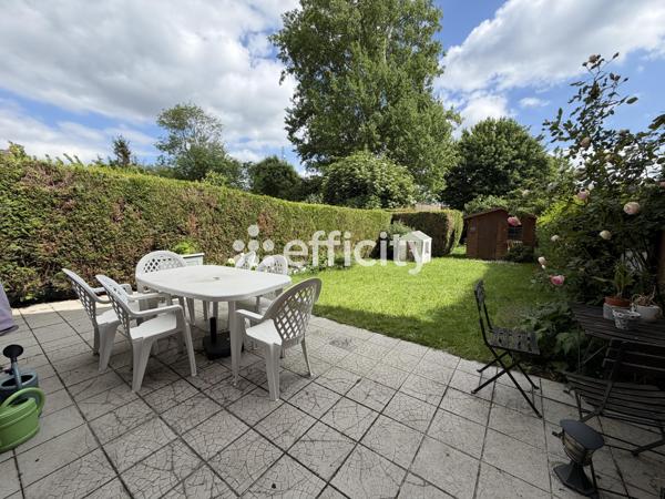 Maison
         5 pièces
        - 95 m² 369 950 € *