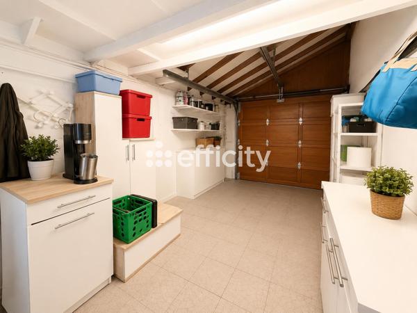 Maison
         5 pièces
        - 95 m² 369 950 € *