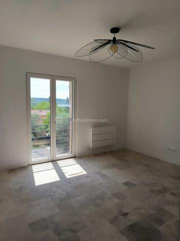 Location                                                      Appartement
                        
                     2 pièces                      38 m2                     à Salernes