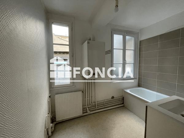Location Appartement 3 pièces 69.8 m² - 12-18 PLACE M LUTHER KING Rouen 76000