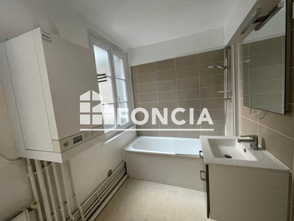 Location Appartement 3 pièces 69.8 m² - 12-18 PLACE M LUTHER KING Rouen 76000