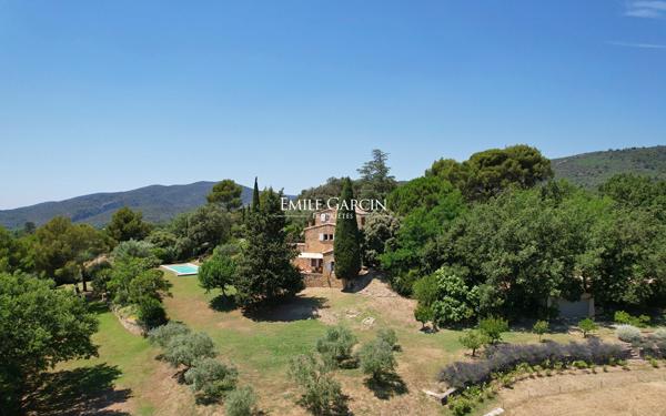 A vendre -  Propriété ancienne et sa vue à 360 degrés - A Lourmarin
