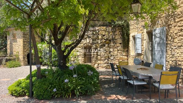 A vendre -  Propriété ancienne et sa vue à 360 degrés - A Lourmarin