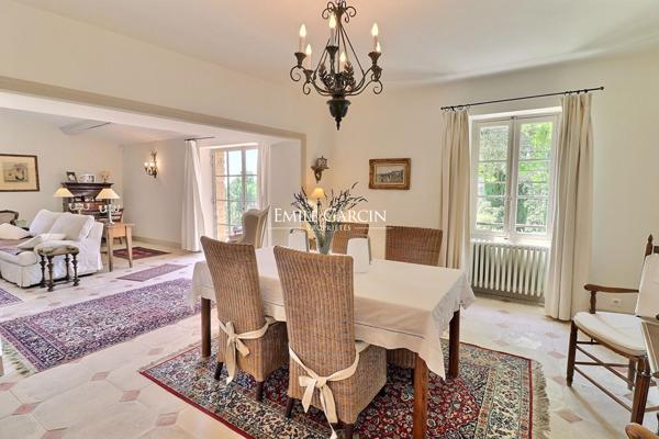 A vendre -  Propriété ancienne et sa vue à 360 degrés - A Lourmarin