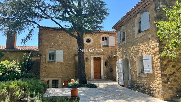 A vendre -  Propriété ancienne et sa vue à 360 degrés - A Lourmarin